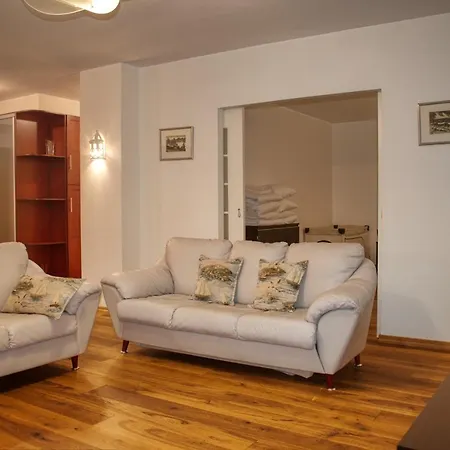 With Parking - City Center Apartment